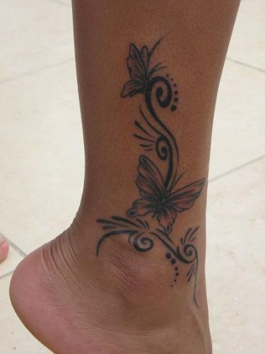 modele tatouage femme. Tatouage tribal
